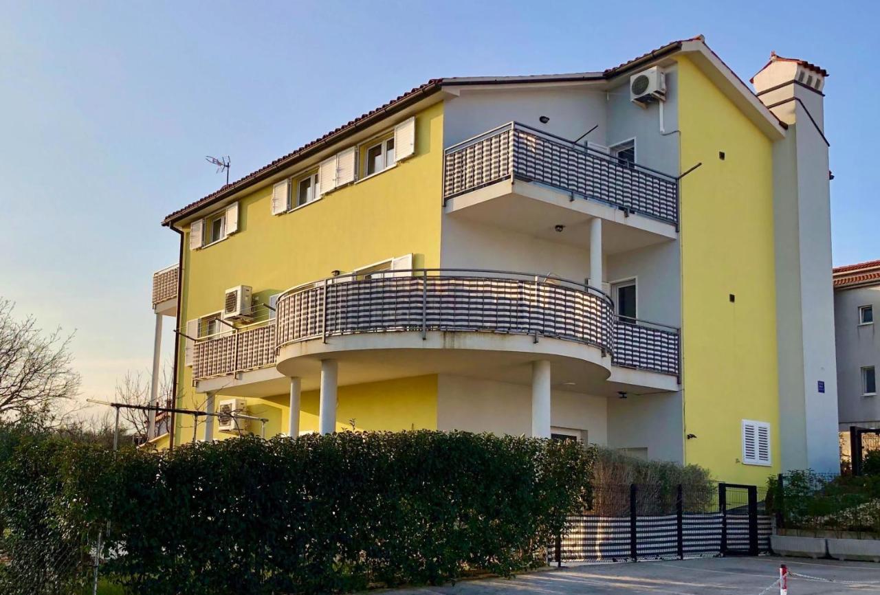 Goldfinch Estate Apartment Banjole Luaran gambar